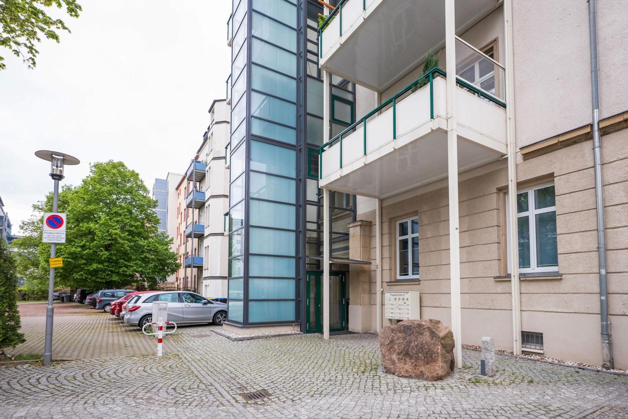 T21 - Apartment Direkt Im Zentrum Mit Parkplatz Chemnitz Luaran gambar